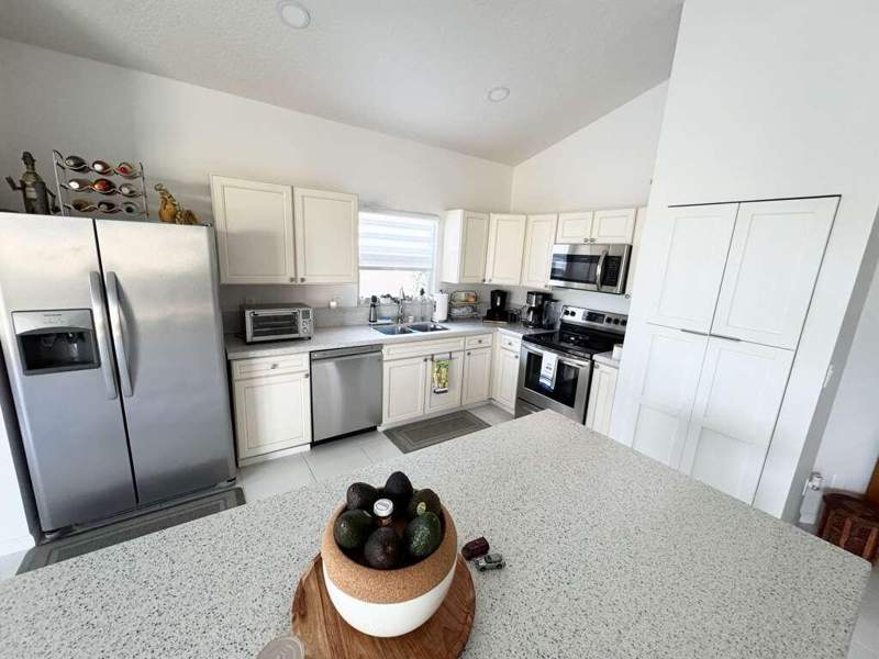 3 bedroom Single Family Residence at 109 Derby Lane, Saratoga At Royal Palm 5, Royal Palm Beach — photo 4
