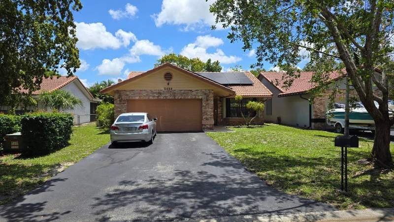 4 bedroom Single Family Residence at 2499 NW 92nd Avenue, Coral Springs University Drive, Coral Springs — photo 2