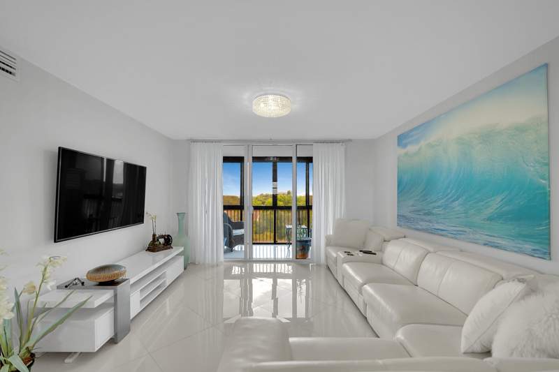 3 bedroom Condominium at 1266 S Military Trail #561, Clearwater of Meadowlakes, Deerfield Beach — photo 4