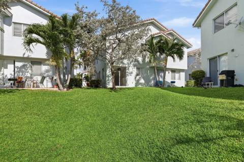 3068 Laurel Ridge Circle, Riviera Beach FL - photo 23 of 32