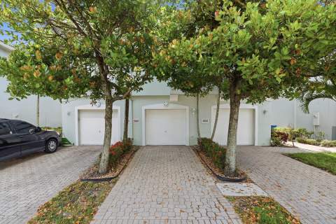 3068 Laurel Ridge Circle, Riviera Beach FL - photo 21 of 32