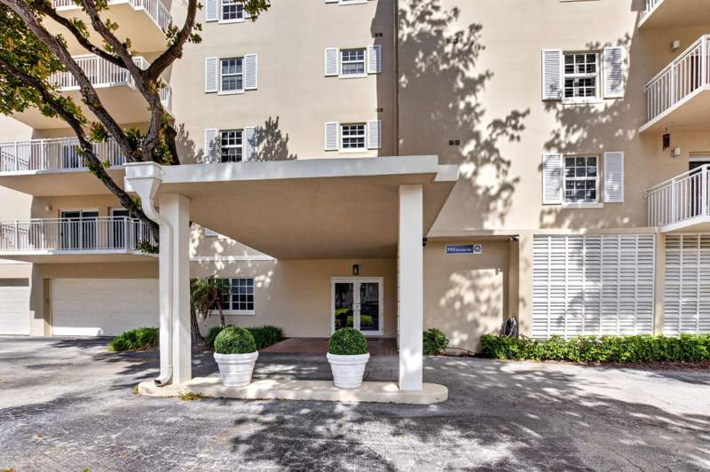 3 bedroom Condominium at 950 De Soto Road #5a, Atlantic Cloisters Condo, Boca Raton — photo 2