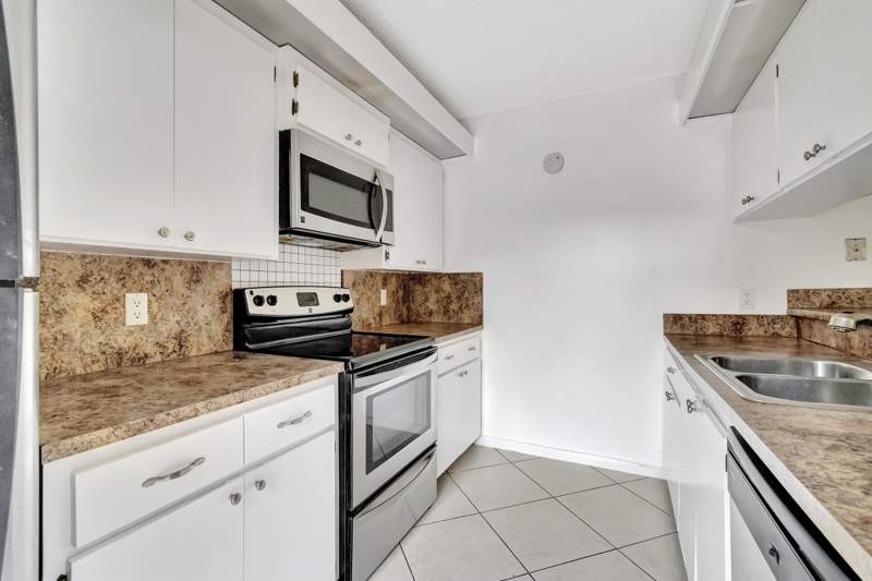 2 bedroom Townhouse at 311 3rd Way, Village Of Sandalwood Lakes 1, West Palm Beach — photo 4