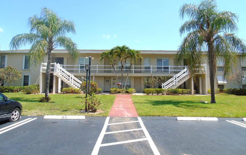 1 bedroom Condominium at 309 Circle Drive #204, Four Sea Suns Condo, Boynton Beach — photo 2