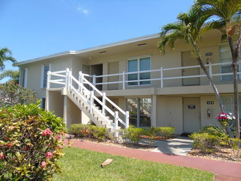 1 bedroom Condominium at 309 Circle Drive #204, Four Sea Suns Condo, Boynton Beach — photo 3