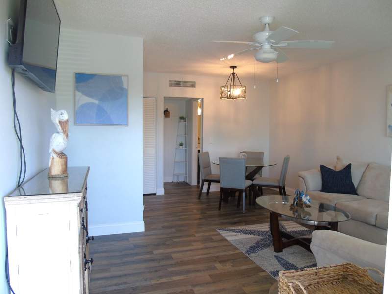 1 bedroom Condominium at 309 Circle Drive #204, Four Sea Suns Condo, Boynton Beach — photo 4