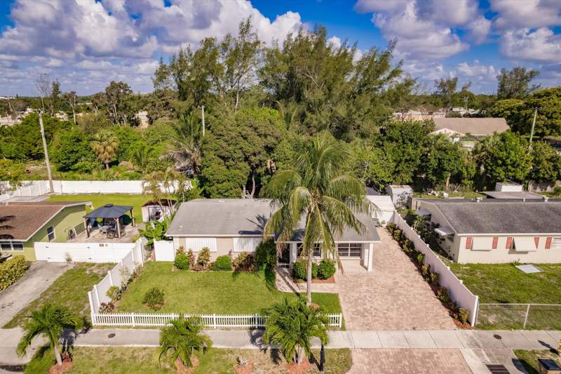 3 bedroom Single Family Residence at 4241 NE 1st Terrace, Pompano Beach Highlands 8th Sec, Pompano Beach — photo 4