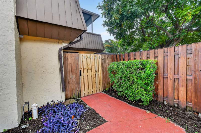 2 bedroom Townhouse at 3502 Gardens East Drive #B, Cedar Gardens Townhouses, Palm Beach Gardens — photo 2