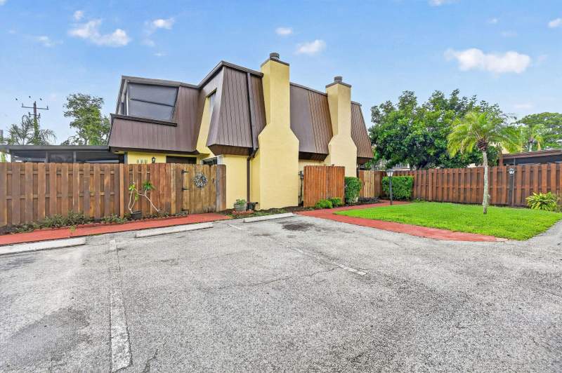 2 bedroom Townhouse at 3502 Gardens East Drive #B, Cedar Gardens Townhouses, Palm Beach Gardens — photo 3