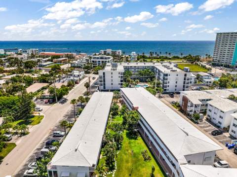 228 Hibiscus Avenue #233, Lauderdale-By-The-Sea FL - photo 23 of 35