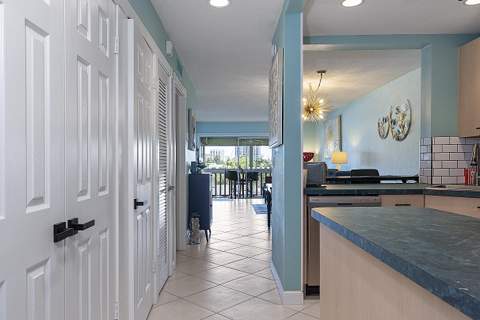 455 Paradise Isle Boulevard #404, Hallandale Beach FL - photo 15 of 55