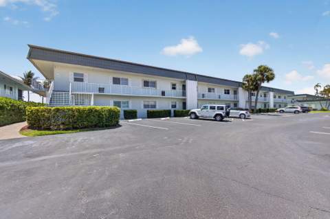 110 Wettaw Lane #202, North Palm Beach FL - photo 10 of 44
