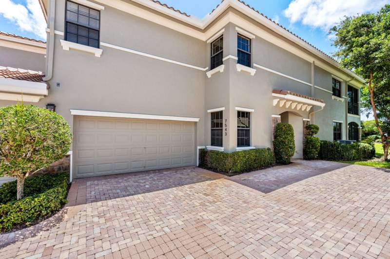 3 bedroom Townhouse at 7543 Old Thyme Court #1c, Caseras At Parkland Golf, Parkland — photo 2