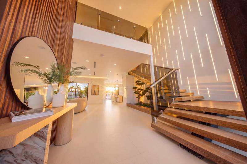 5 bedroom Single Family Residence at 2360 NE 49th Street, Lighthouse Point, Lighthouse Point — photo 2