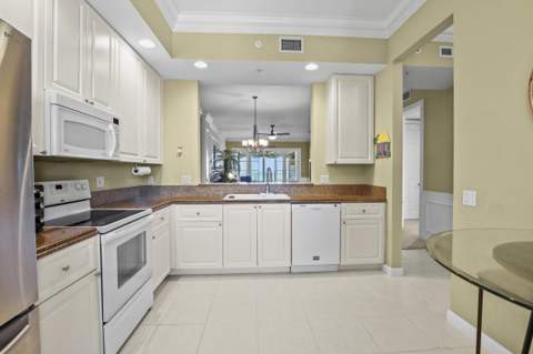 26 Harbour Isle Drive #Ph06, Fort Pierce FL - photo 14 of 48