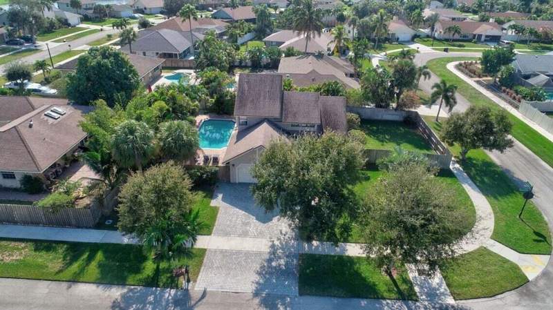 3 bedroom Single Family Residence at 4140 Woods End Road, Pheasant Walk Sec 7, Boca Raton — photo 2