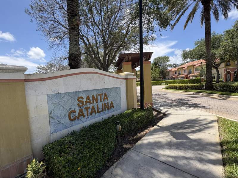 3 bedroom Townhouse at 203 S Santa Catalina Circle #203, Martin/Marangos Plat, North Lauderdale — photo 2