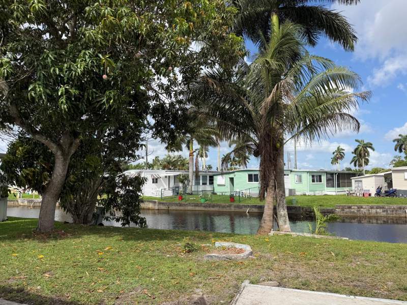 2 bedroom Manufactured Home at 2041 SW 84th Avenue, Park City Sec Three, Davie — photo 2