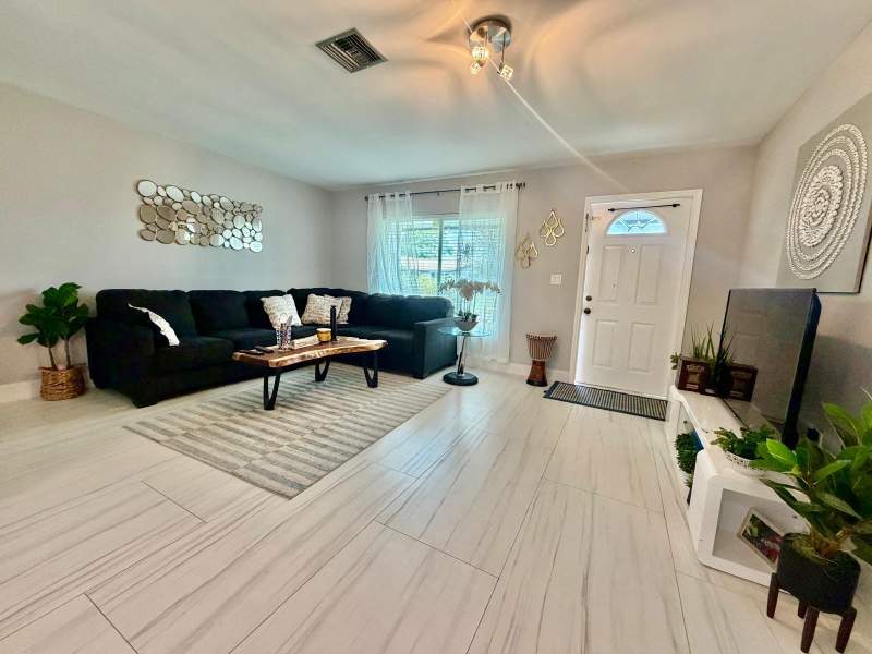 5 bedroom Single Family Residence at 3464 NW 26th Avenue, Boca Madera Unit 1, Boca Raton — photo 2