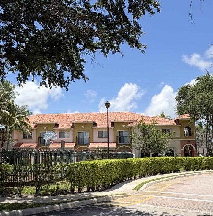3 bedroom Townhouse at 203 S Santa Catalina Circle #203, Martin/Marangos Plat, North Lauderdale — photo 3
