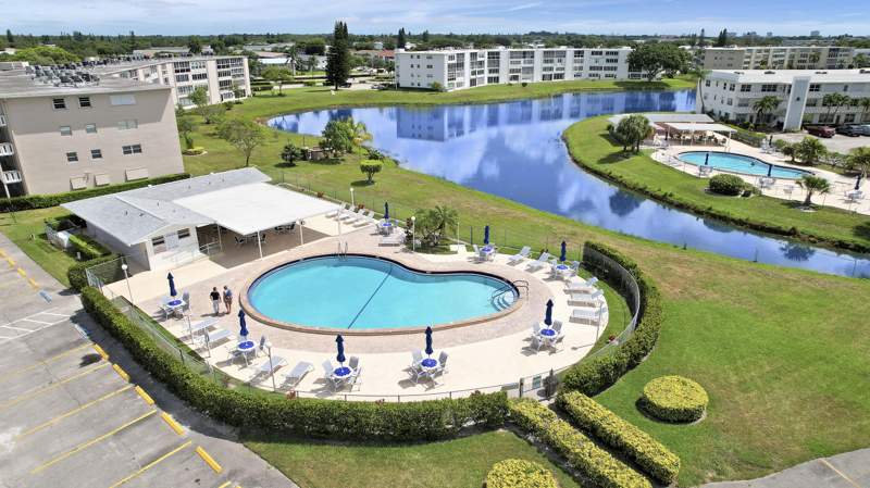 2 bedroom Condominium at 210 Wellington, Wellington Condos, West Palm Beach — photo 3