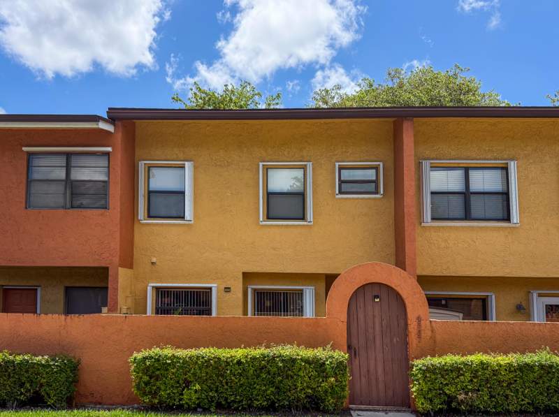 2 bedroom Townhouse at 4567 NW 90th Avenue, Springtree Lakes, Sunrise — photo 2