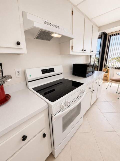 3589 S Ocean Boulevard #404, South Palm Beach FL - photo 19 of 50