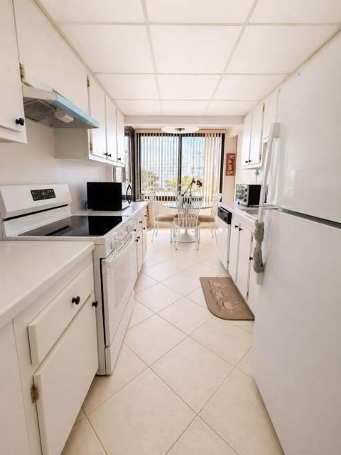 3589 S Ocean Boulevard #404, South Palm Beach FL - photo 17 of 50