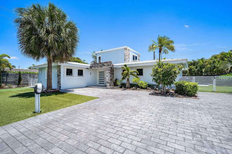 4 bedroom Single Family Residence at 5920 NE 21st Road, Imperial Point , Fort Lauderdale — photo 2