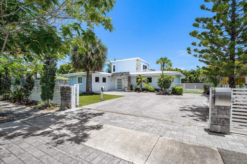 4 bedroom Single Family Residence at 5920 NE 21st Road, Imperial Point , Fort Lauderdale — photo 3