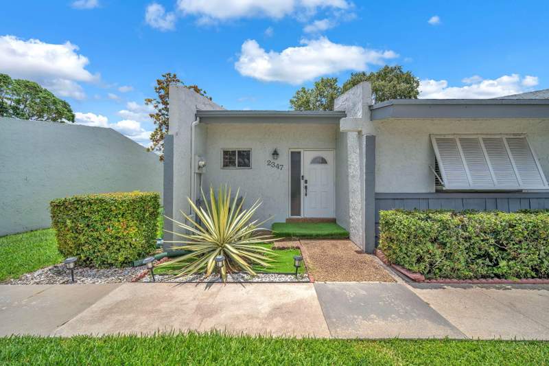2 bedroom Villa at 2347 N 37th Avenue, SHERIDAN HILLS SEC 1, Hollywood — photo 1