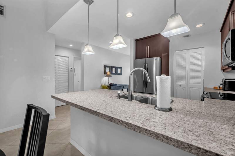 2 bedroom Villa at 2347 N 37th Avenue, SHERIDAN HILLS SEC 1, Hollywood — photo 5