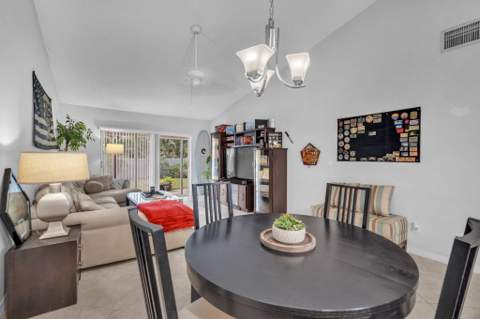 2347 N 37th Avenue, Hollywood FL - photo 6 of 33