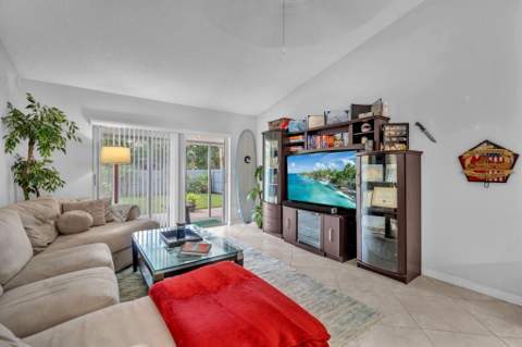 2347 N 37th Avenue, Hollywood FL - photo 7 of 33