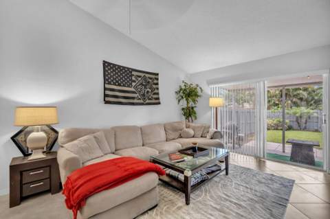 2347 N 37th Avenue, Hollywood FL - photo 9 of 33