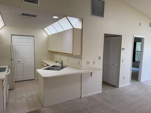 8228 SE Croft Circle #J-8, Hobe Sound FL - photo 10 of 28