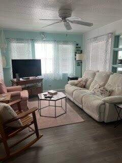 2 bedroom Manufactured Home at 2430 SE Penny Lane, Leisure Village Mobile Hm Pk Unrec Co-Op, Stuart — photo 4