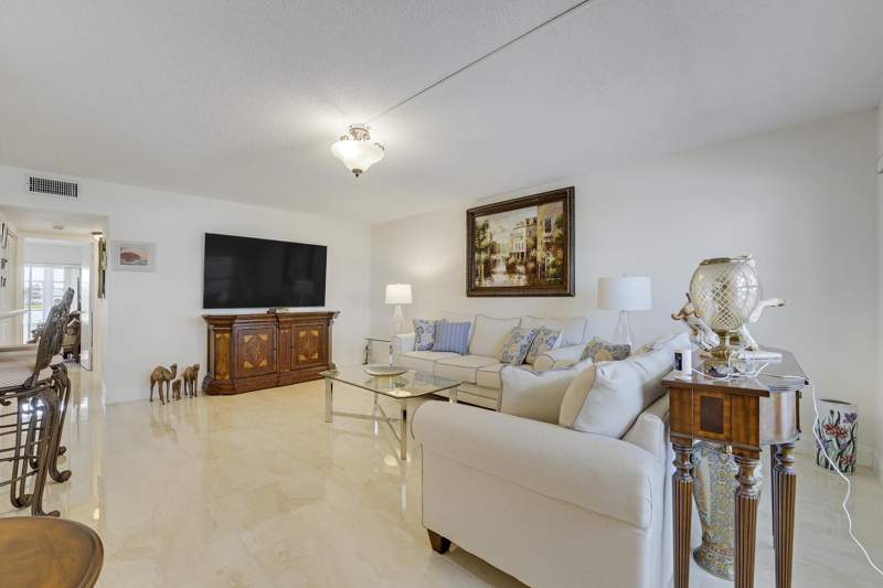 2 bedroom Condominium at 210 Wellington, Wellington Condos, West Palm Beach — photo 5