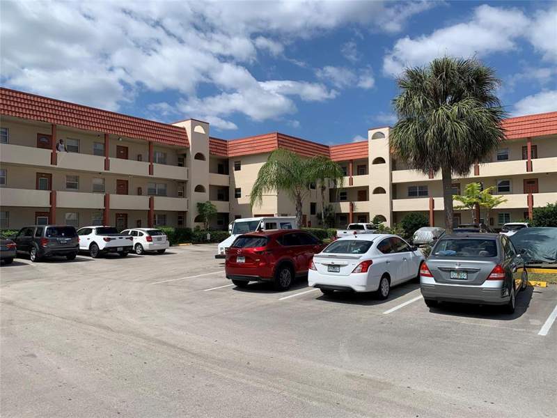 2 bedroom Condominium at 8080 N Sunrise Lakes #303, Sunrise Lakes 28 Condo, Sunrise — photo 2