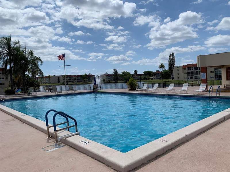 2 bedroom Condominium at 8080 N Sunrise Lakes #303, Sunrise Lakes 28 Condo, Sunrise — photo 3