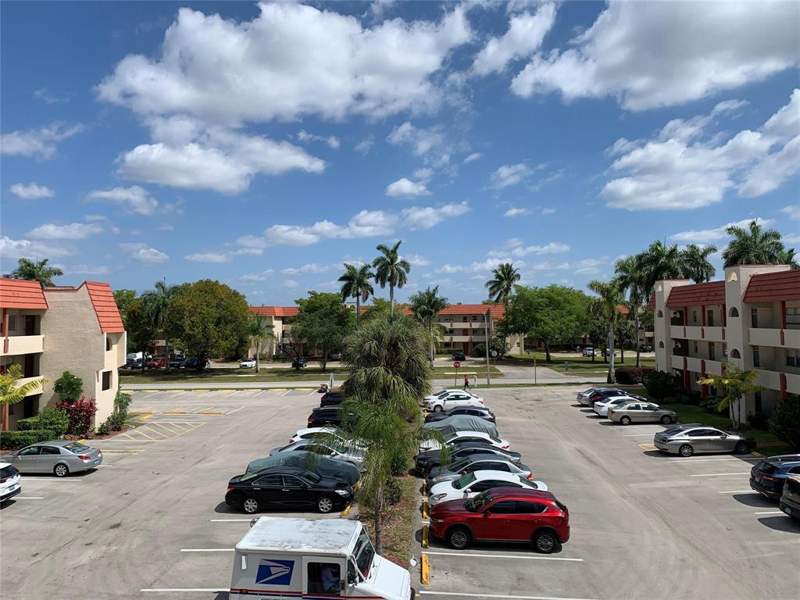 2 bedroom Condominium at 8080 N Sunrise Lakes #303, Sunrise Lakes 28 Condo, Sunrise — photo 4