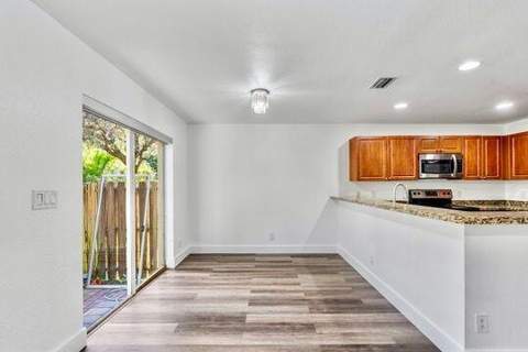 330 SW 2nd Avenue #14, Hallandale Beach FL - photo 14 of 43