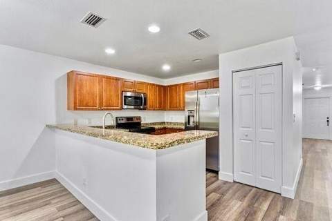 330 SW 2nd Avenue #14, Hallandale Beach FL - photo 16 of 43