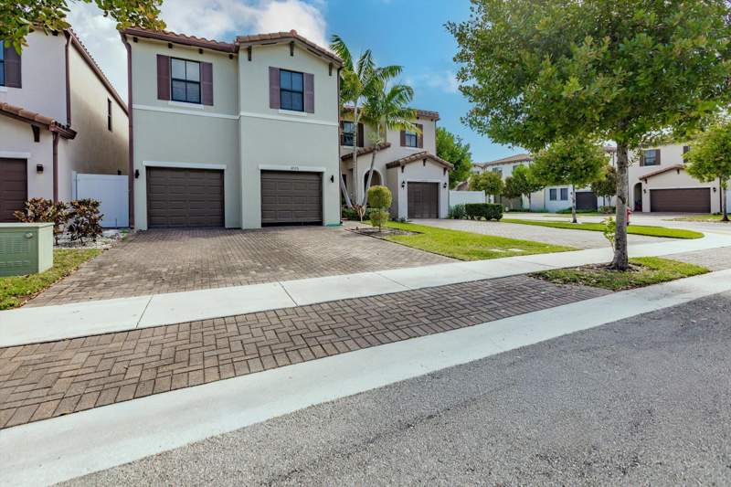 4 bedroom Single Family Residence at 6026 Pine Tree Way #6026, Mediterranea, Riviera Beach — photo 2