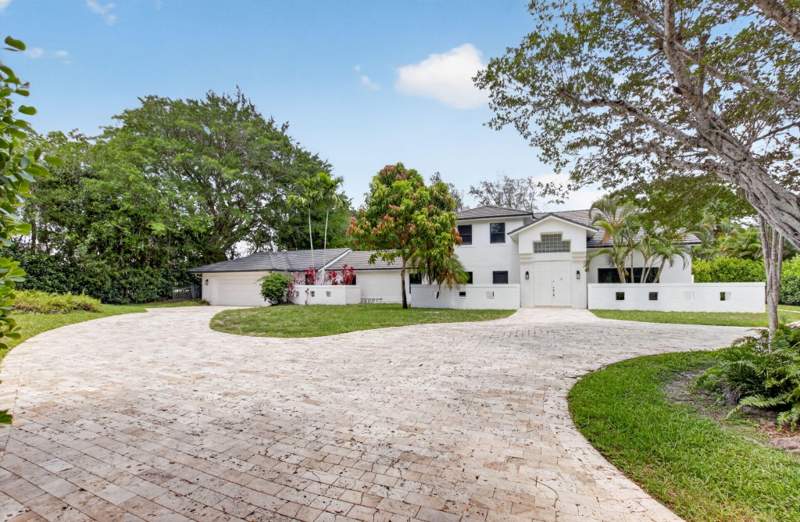 5 bedroom Single Family Residence at 8044 Twin Lake Drive, Long Lake Estates 1 As, Boca Raton — photo 2