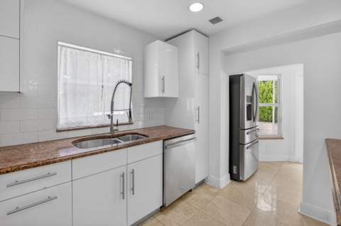 8044 Twin Lake Drive, Boca Raton FL - photo 24 of 86