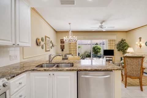 77 Laurel Oaks Circle, Tequesta FL - photo 12 of 45