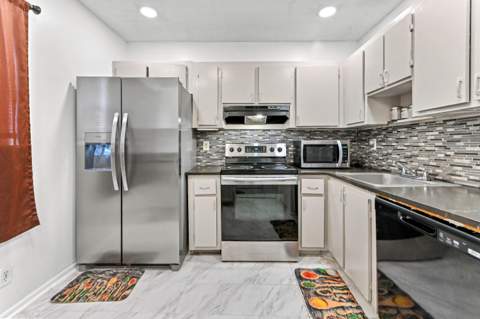 7904 SW 8th Street, North Lauderdale FL - photo 6 of 26