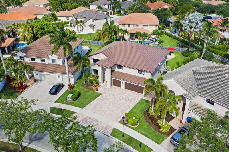 5 bedroom Single Family Residence at 978 Greenwood Road, The Meadows, Weston — photo 5