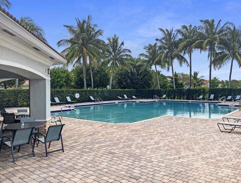 3022 Laurel Ridge Circle, Riviera Beach FL - photo 6 of 7